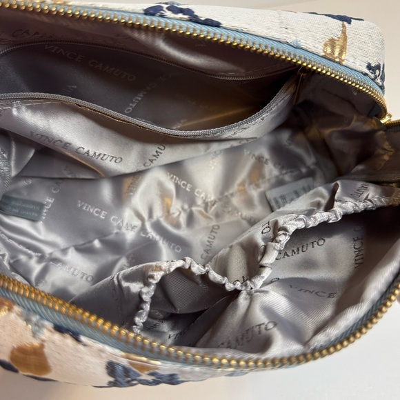 Beautiful Vince Camuto Blue and Gold Floral Women's Makeup Bag NWT - Picture 7 of 12